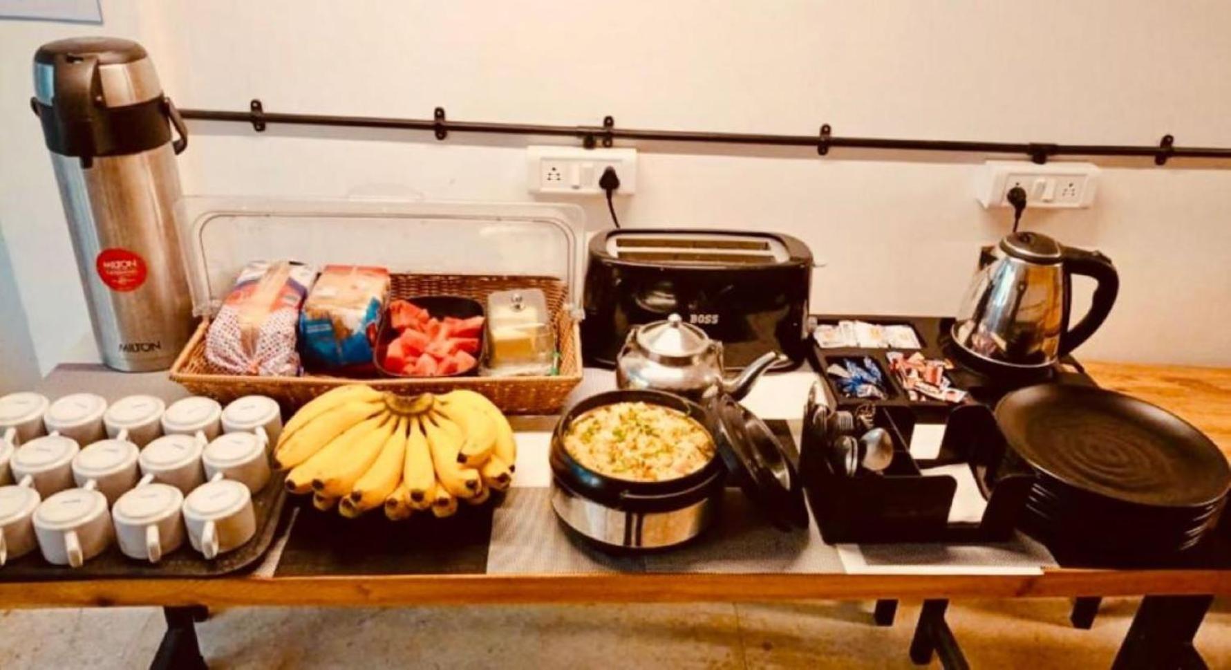 Locomo Express - Stay Work Eat Mumbai Ngoại thất bức ảnh