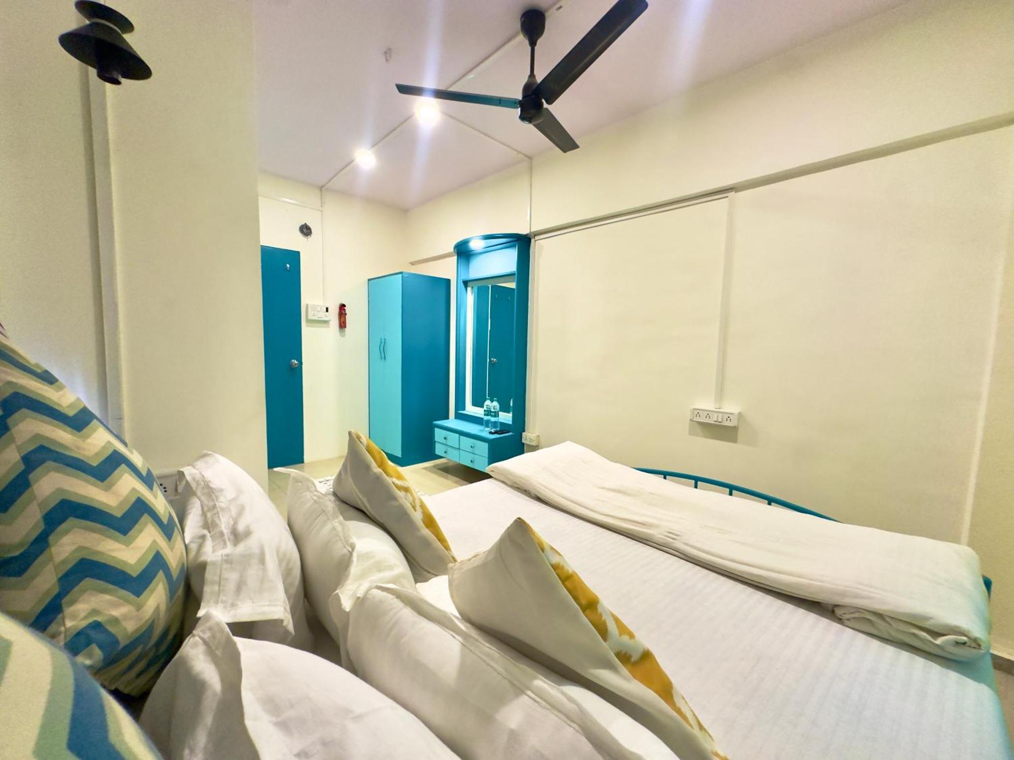 Locomo Express - Stay Work Eat Mumbai Ngoại thất bức ảnh